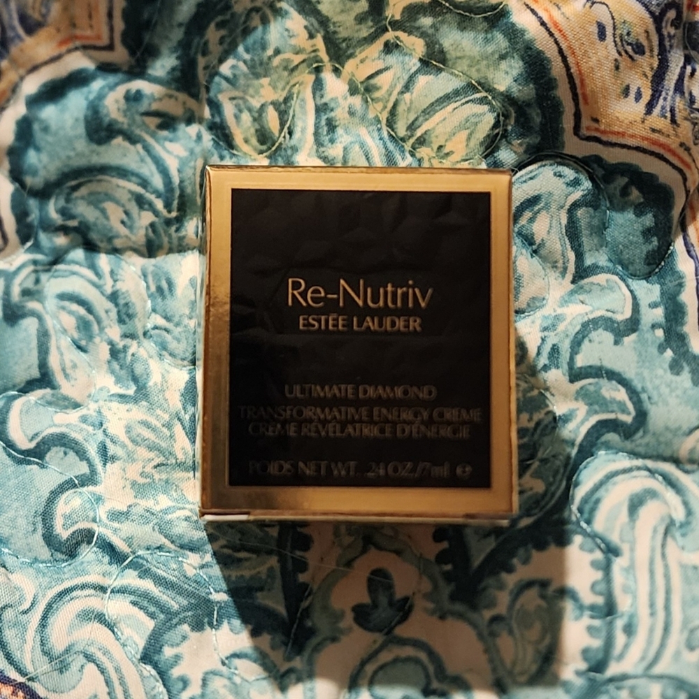 Estee Lauder Re-Nutriv cosmetic bag With Samples - Picture 6 of 8